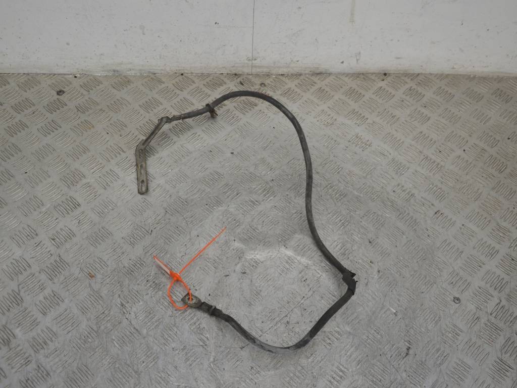 Минусовой провод аккумулятора