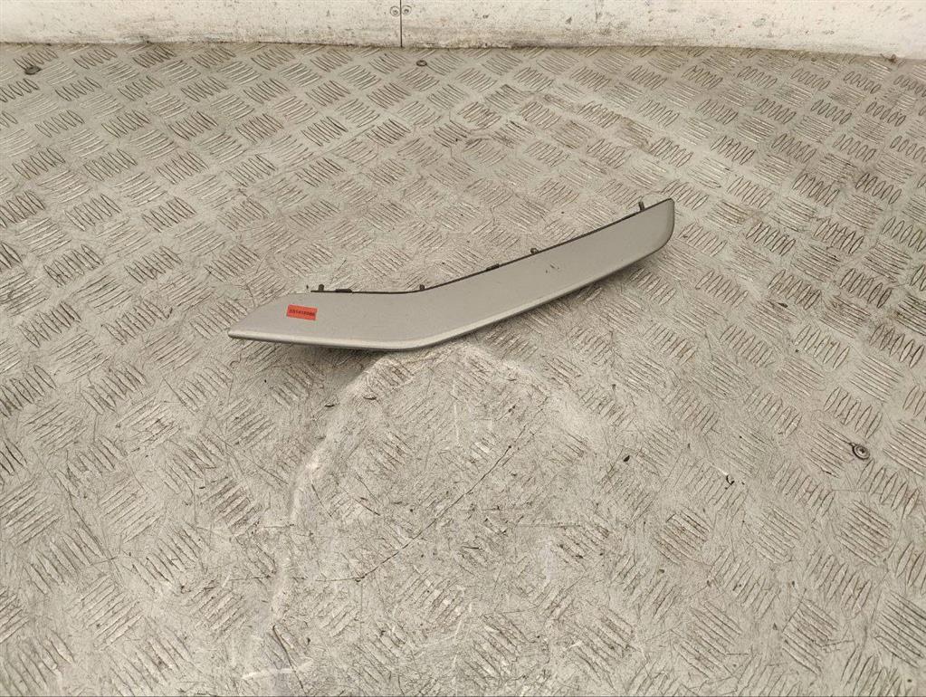 Молдинг бампера переднего