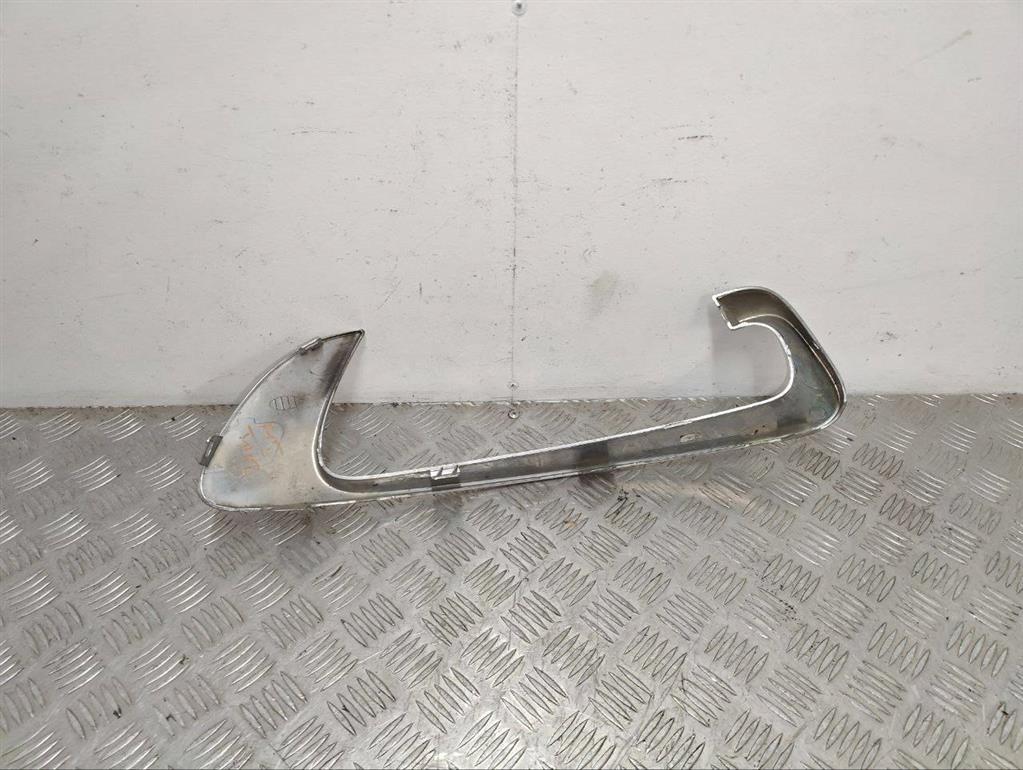 Молдинг бампера переднего