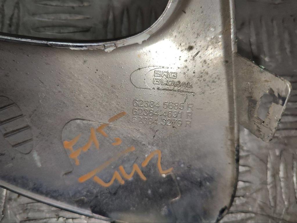 Молдинг бампера переднего