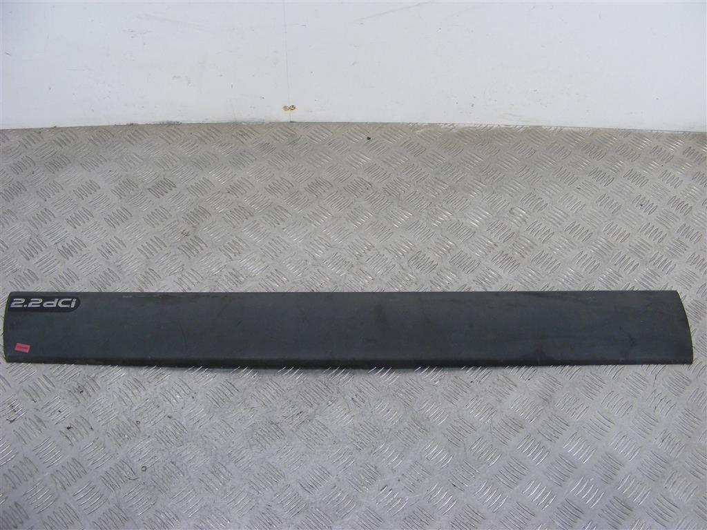 Молдинг двери передней левой