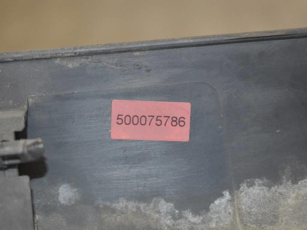 Молдинг двери передней левой Renault Scenic 1 (1996-2003) 7700433053