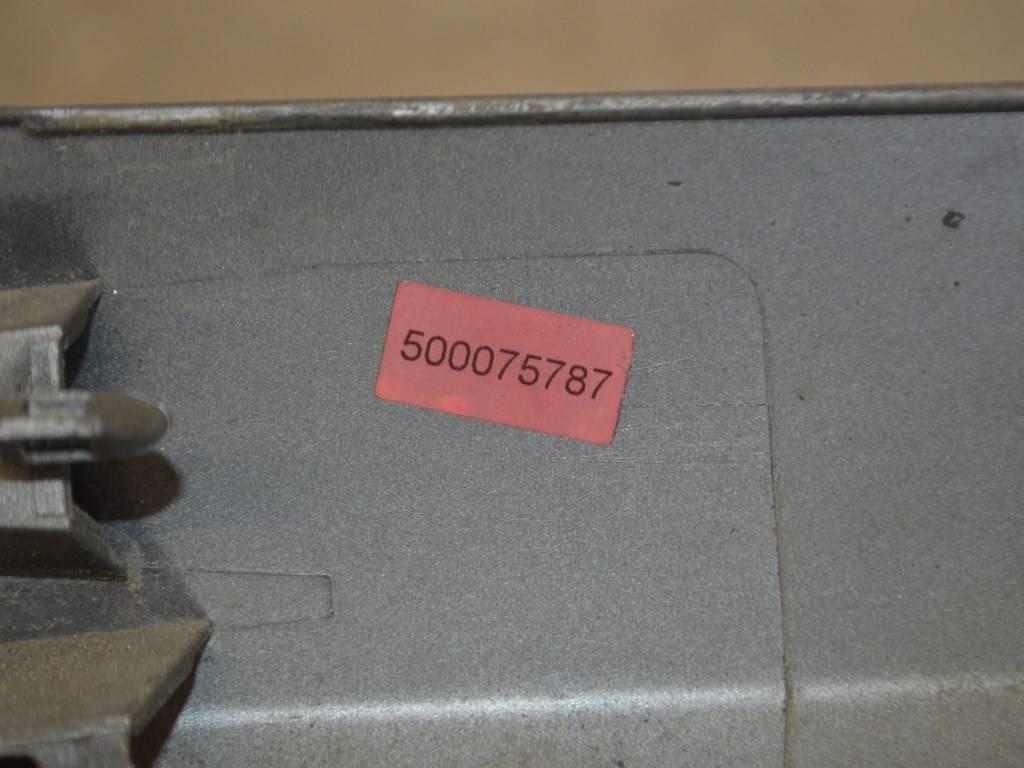 Молдинг двери передней левой Renault Scenic 1 (1996-2003) 7700433053