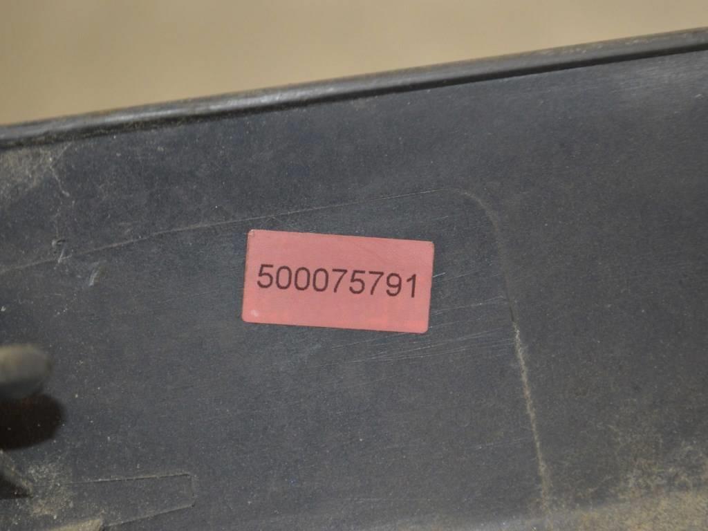 Молдинг двери передней левой