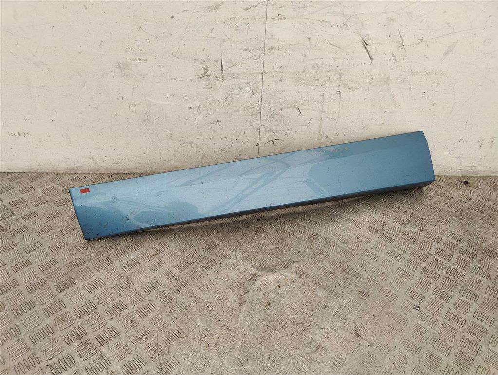 Молдинг двери передней левой