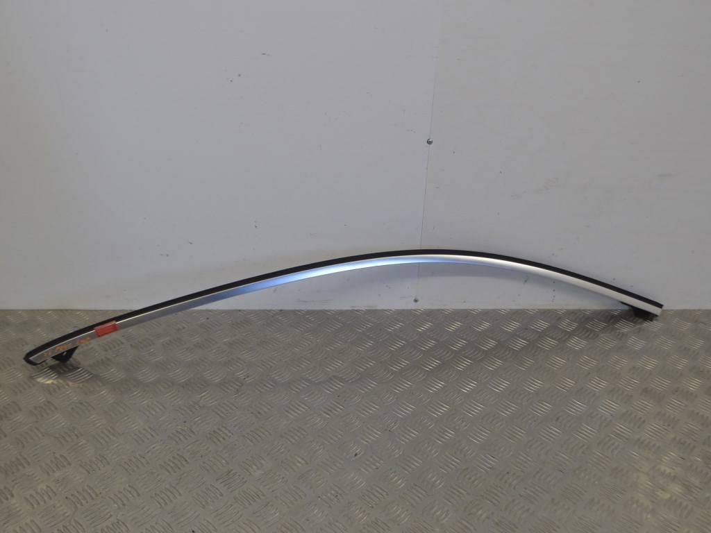 Молдинг двери передней левой