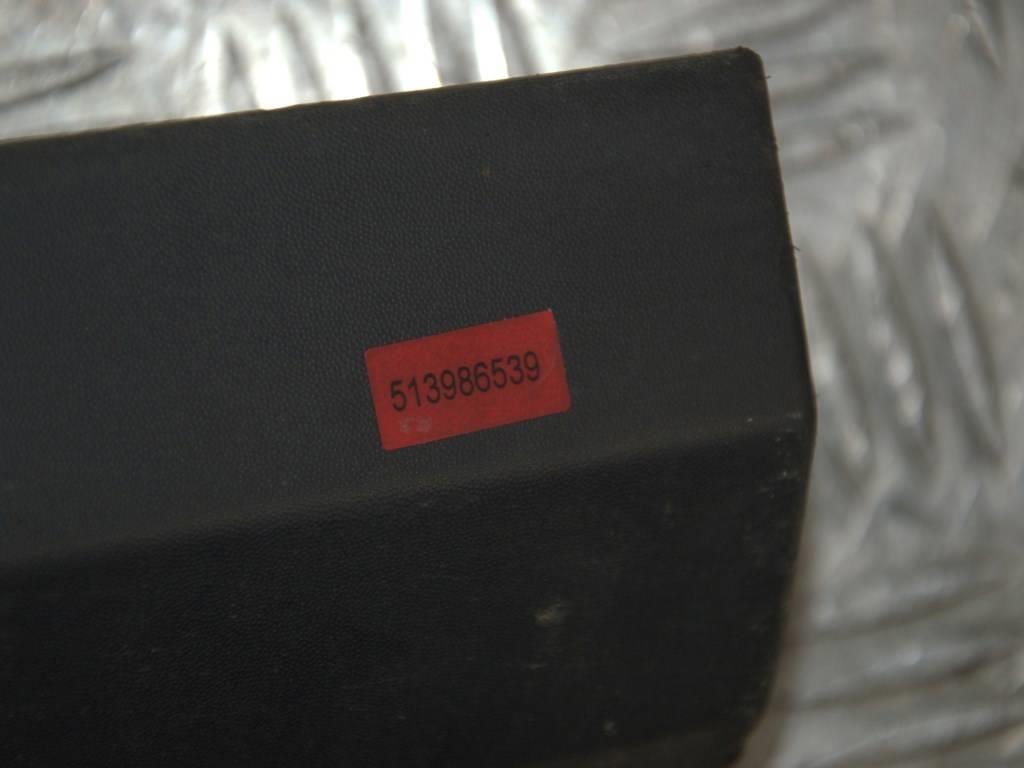 Молдинг двери передней левой