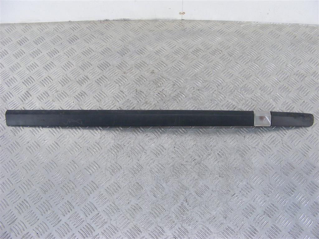 Молдинг двери передней правой Renault Clio 3 (2005-2012) 8200289913