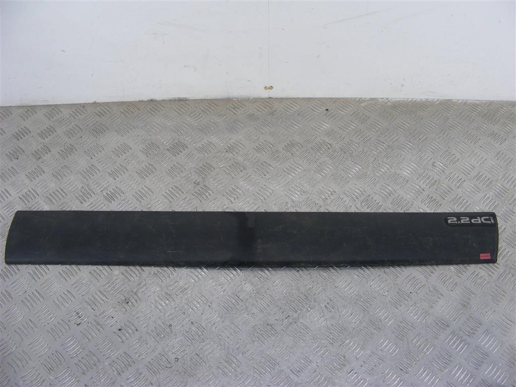 Молдинг двери передней правой