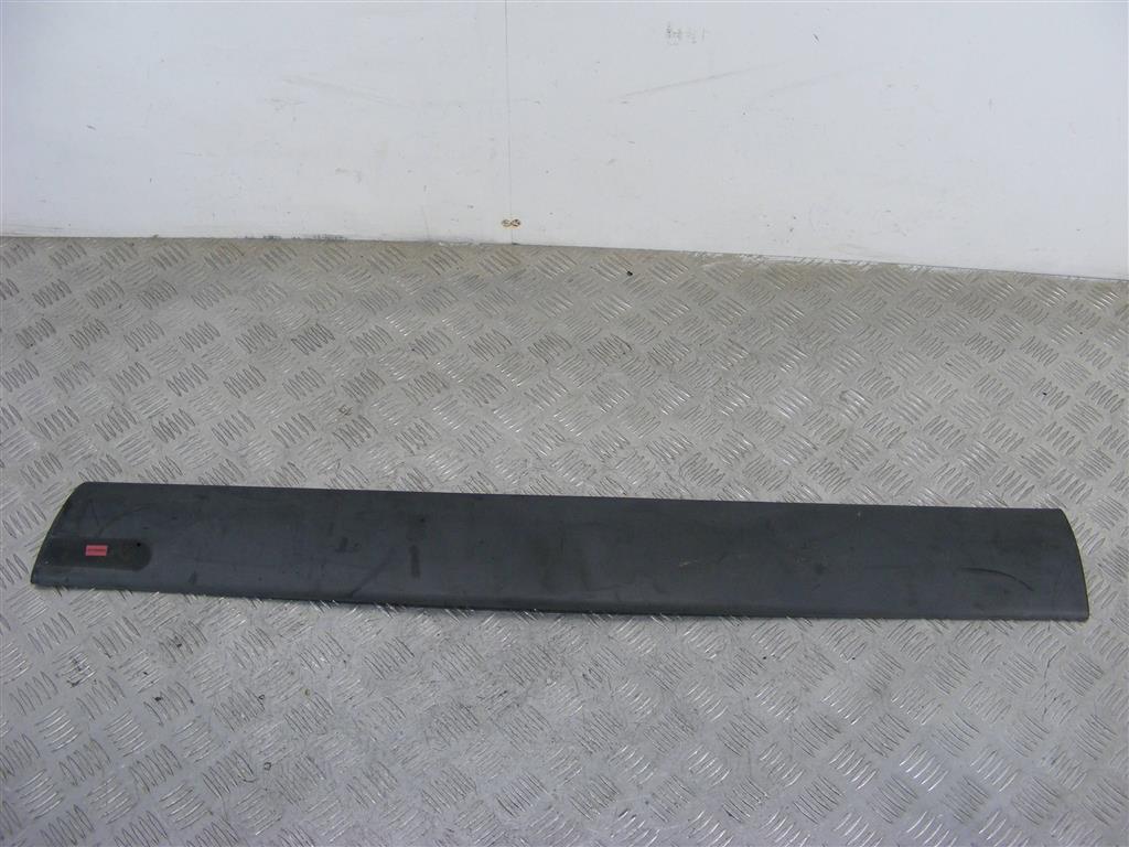 Молдинг двери передней правой