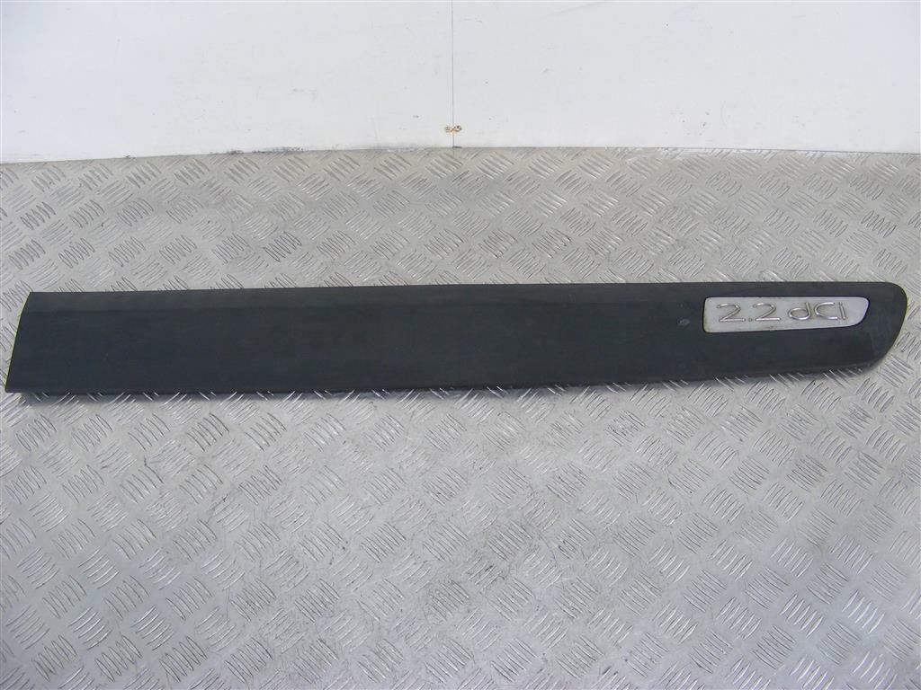 Молдинг двери передней правой