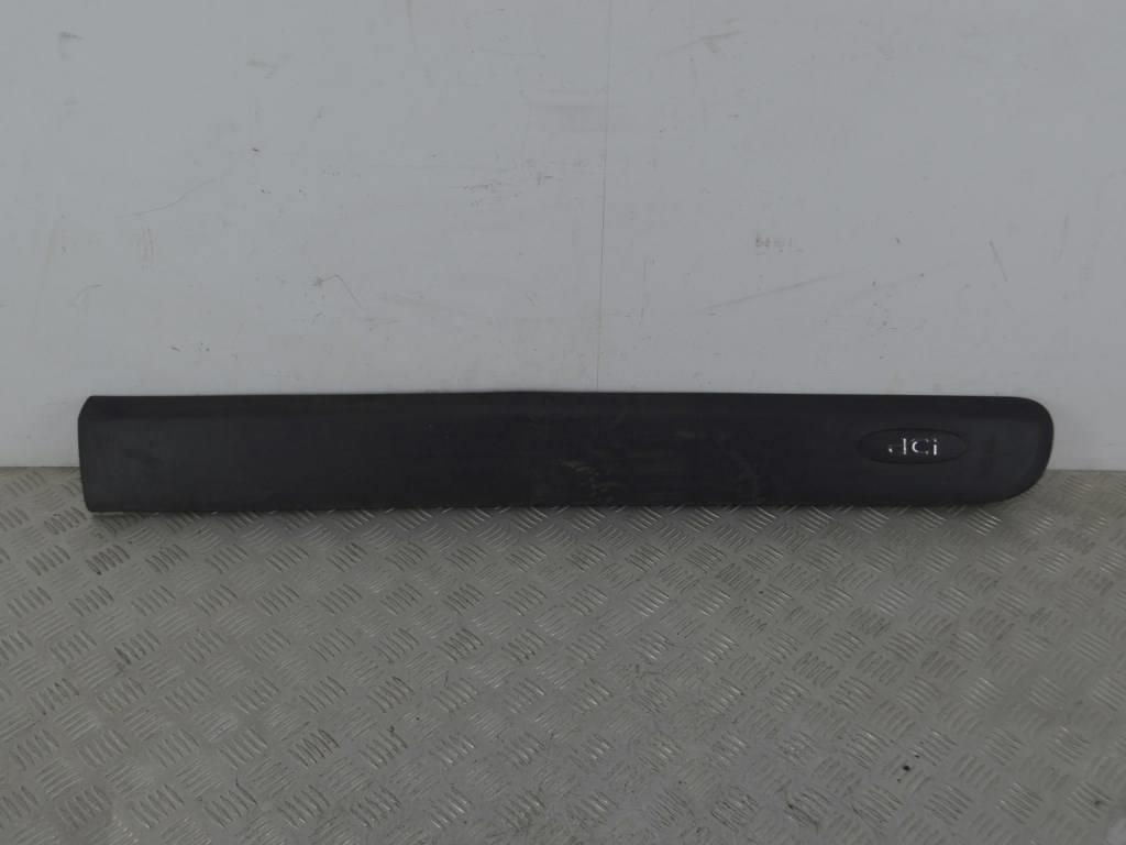 Молдинг двери передней правой