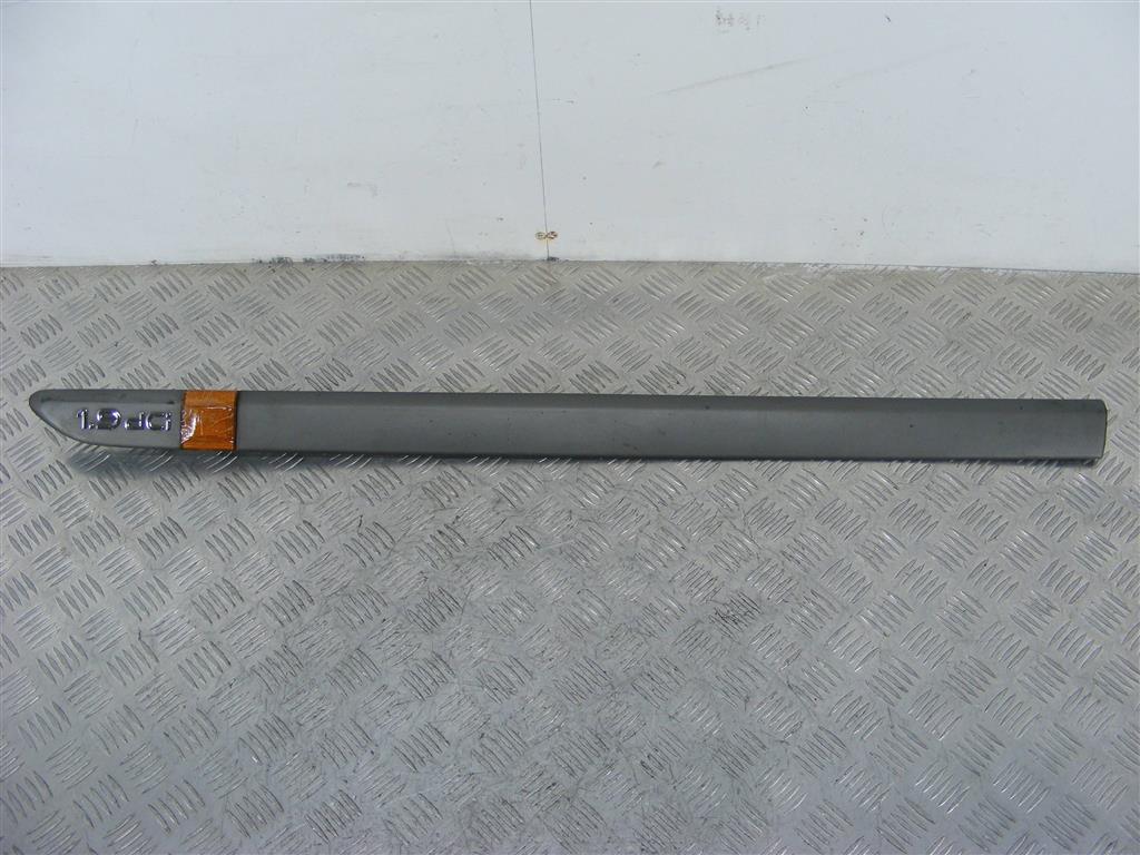 Молдинг двери передней левой