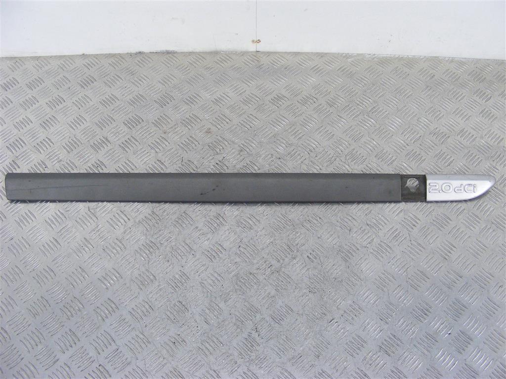 Молдинг двери передней правой