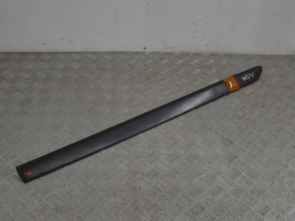 Молдинг двери передней правой Renault Laguna 2 (2001-2007) 8200036021