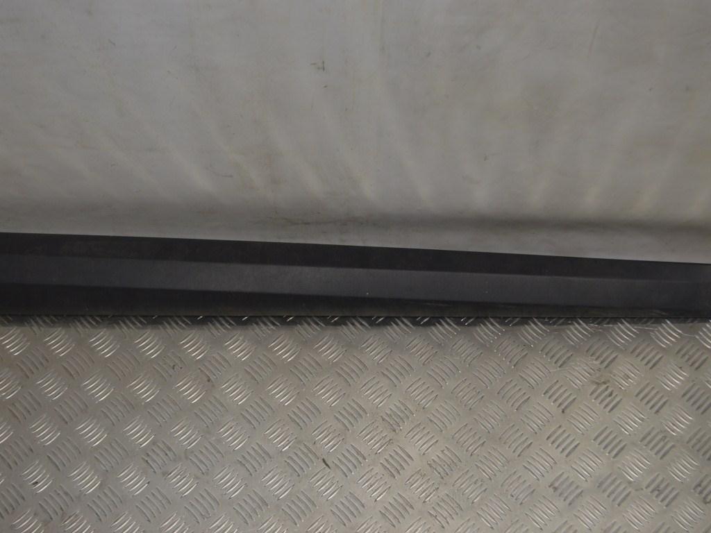 Молдинг двери передней правой Renault Megane 3 (2008-2019) 801860005R