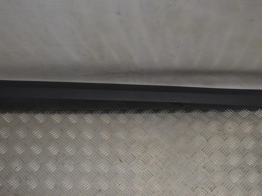 Молдинг двери передней правой Renault Megane 3 (2008-2019) 801860005R