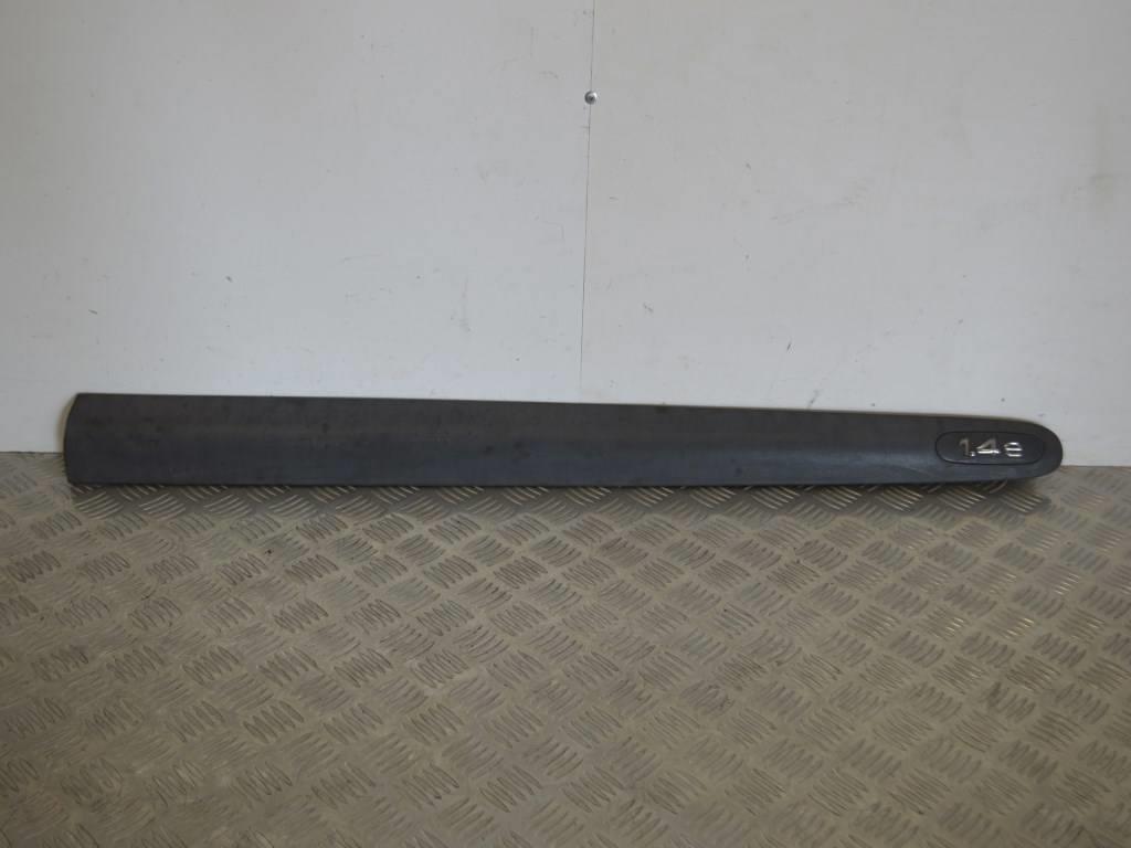 Молдинг двери передней правой