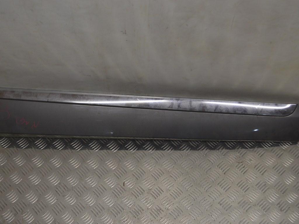 Молдинг двери передней правой