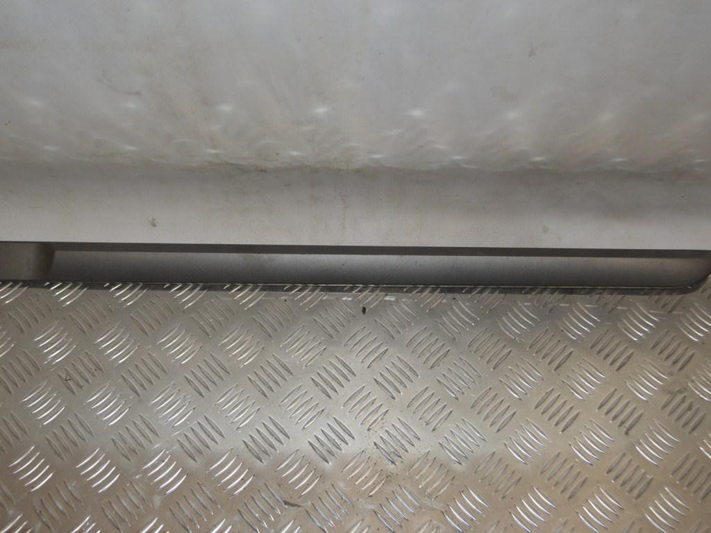 Молдинг двери задней левой