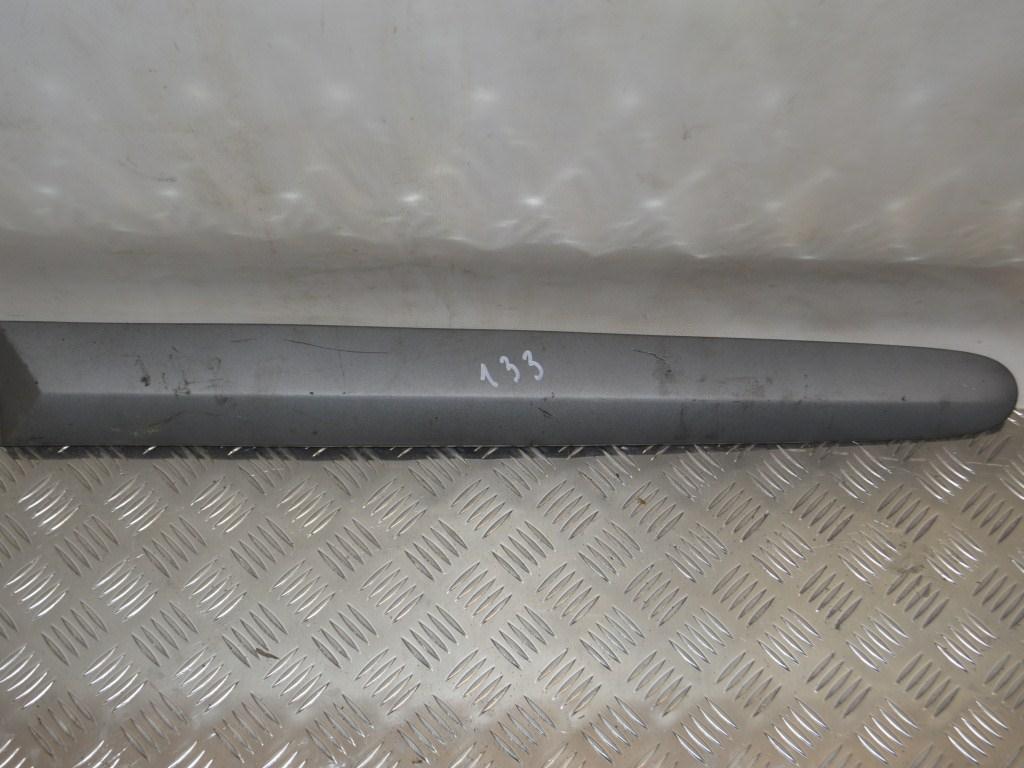 Молдинг двери задней левой