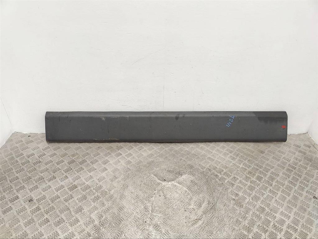 Молдинг двери задней левой