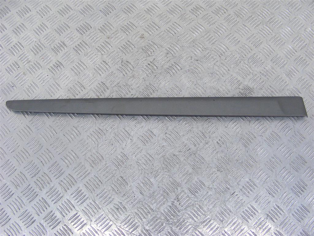 Молдинг двери задней правой Renault Laguna 2 (2001-2007) 8200036023