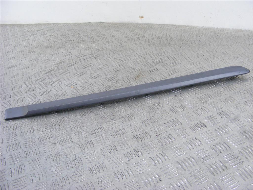 Молдинг двери задней правой