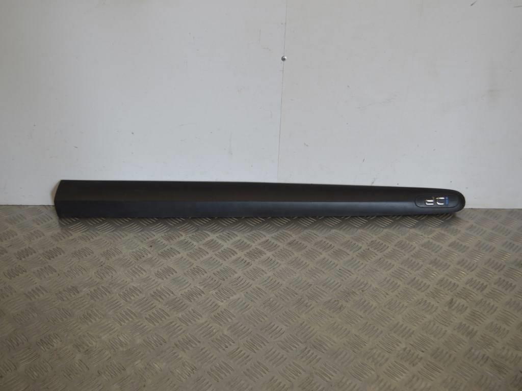 Молдинг двери задней правой