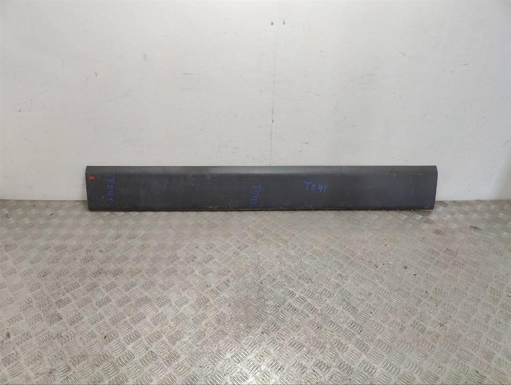 Молдинг двери задней правой