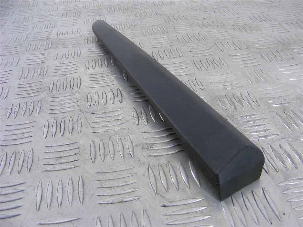 Молдинг (накладка кузовная)