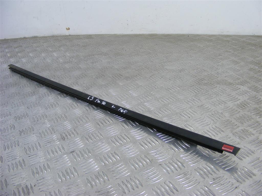 Молдинг стекла двери передней левой наружный