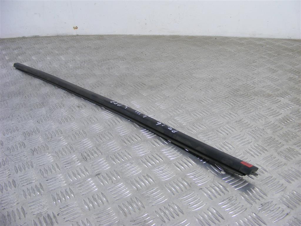 Молдинг стекла двери передней левой наружный