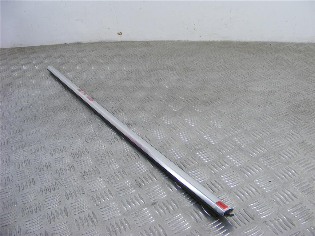 Молдинг стекла двери передней левой наружный