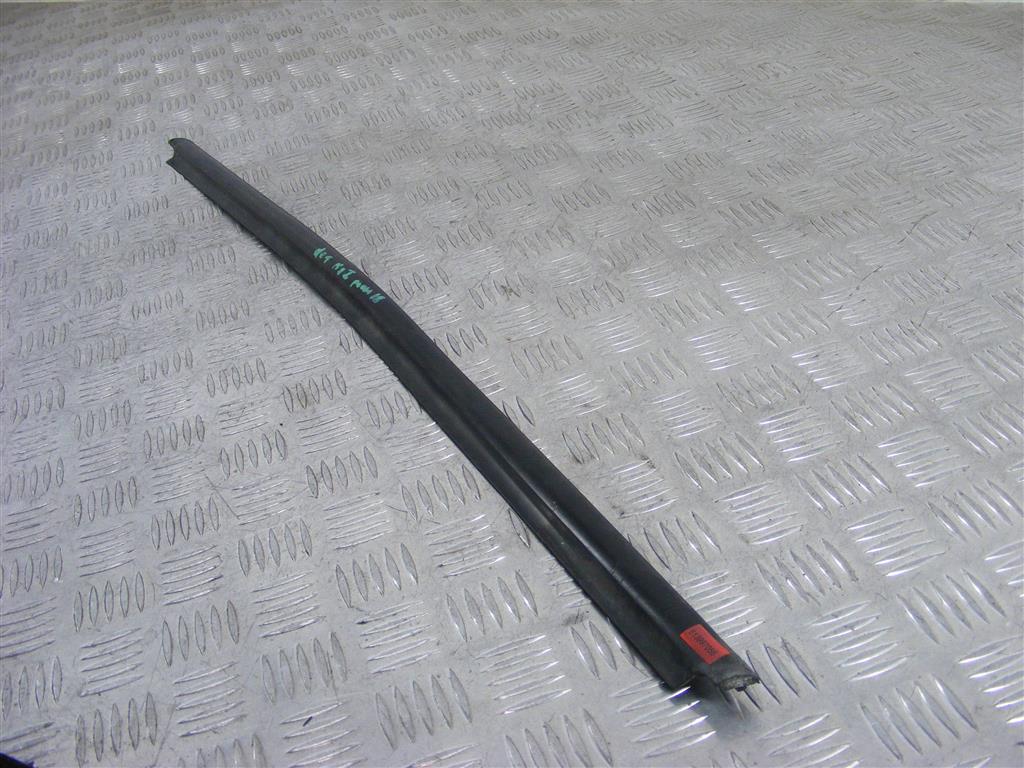 Молдинг стекла двери передней левой наружный Renault Megane 1 (1996-2002)