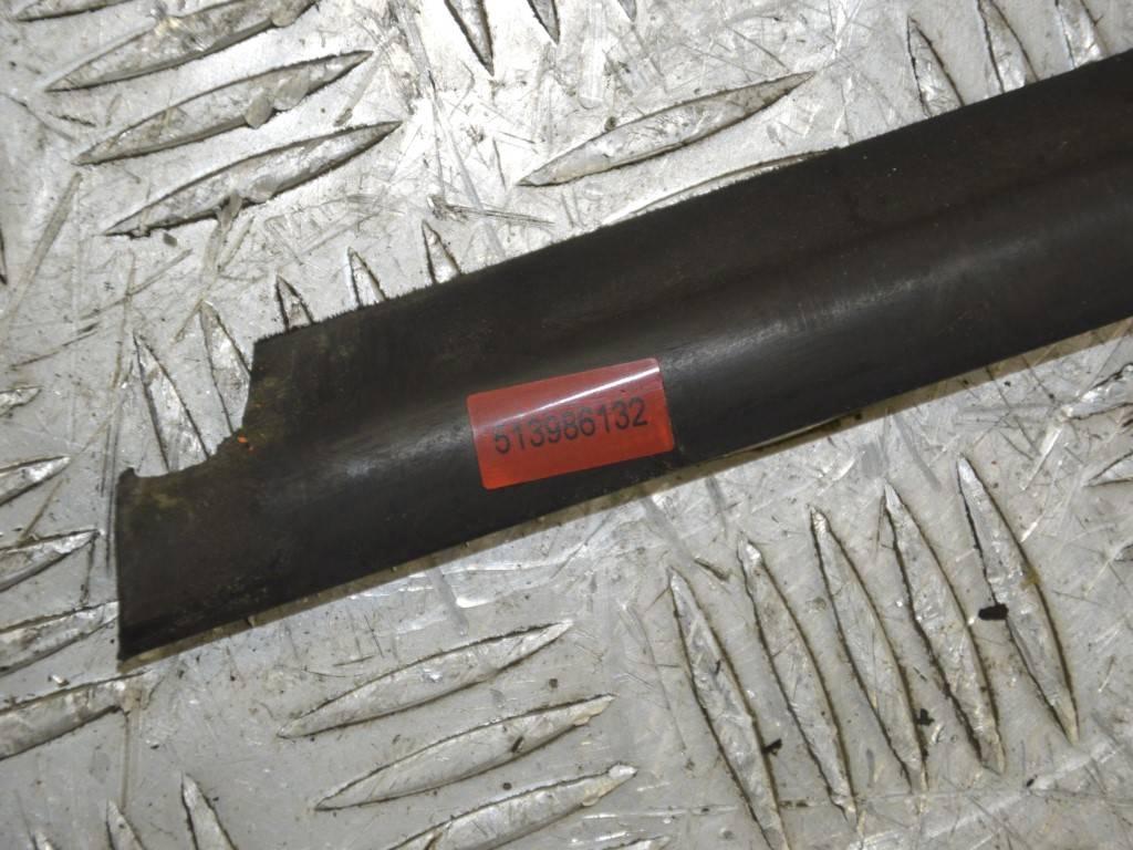 Молдинг стекла двери передней левой наружный