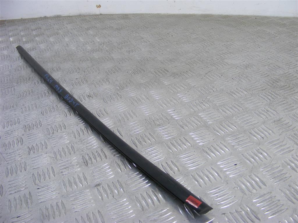 Молдинг стекла двери передней левой наружный Renault Megane 3 (2008-2019)