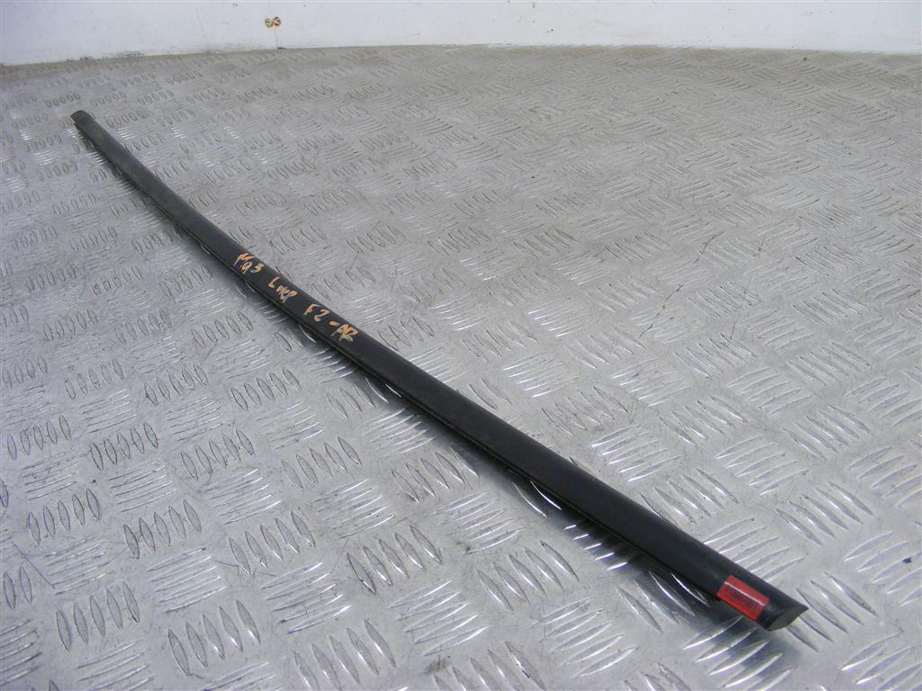 Молдинг стекла двери передней левой наружный Renault Megane 3 (2008-2019)