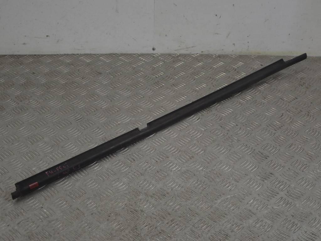 Молдинг стекла двери передней левой наружный Renault Scenic 1 (1996-2003)