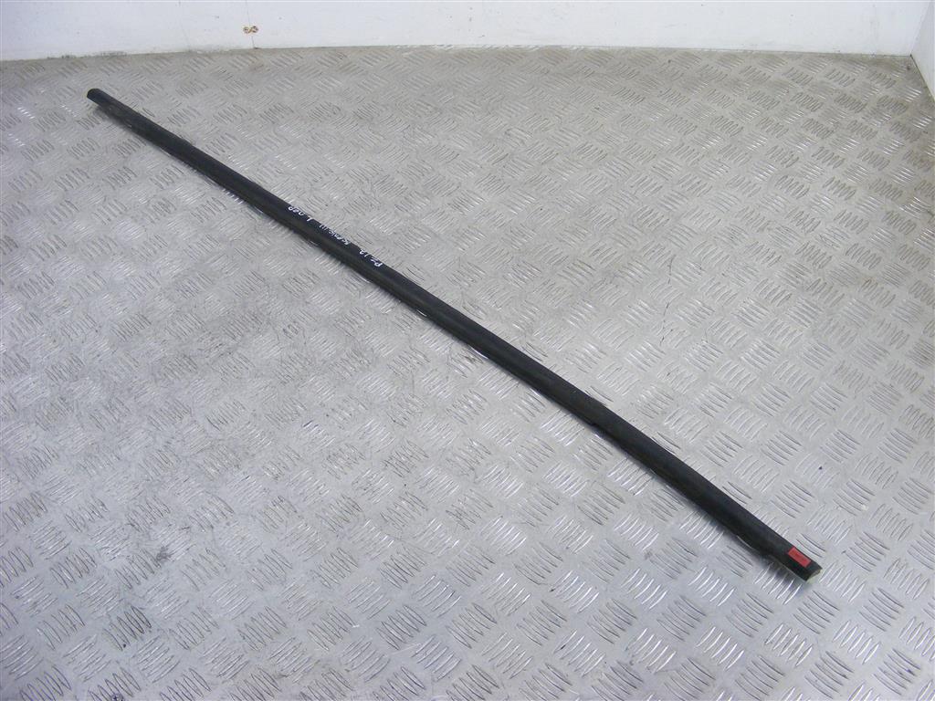 Молдинг стекла двери передней левой наружный