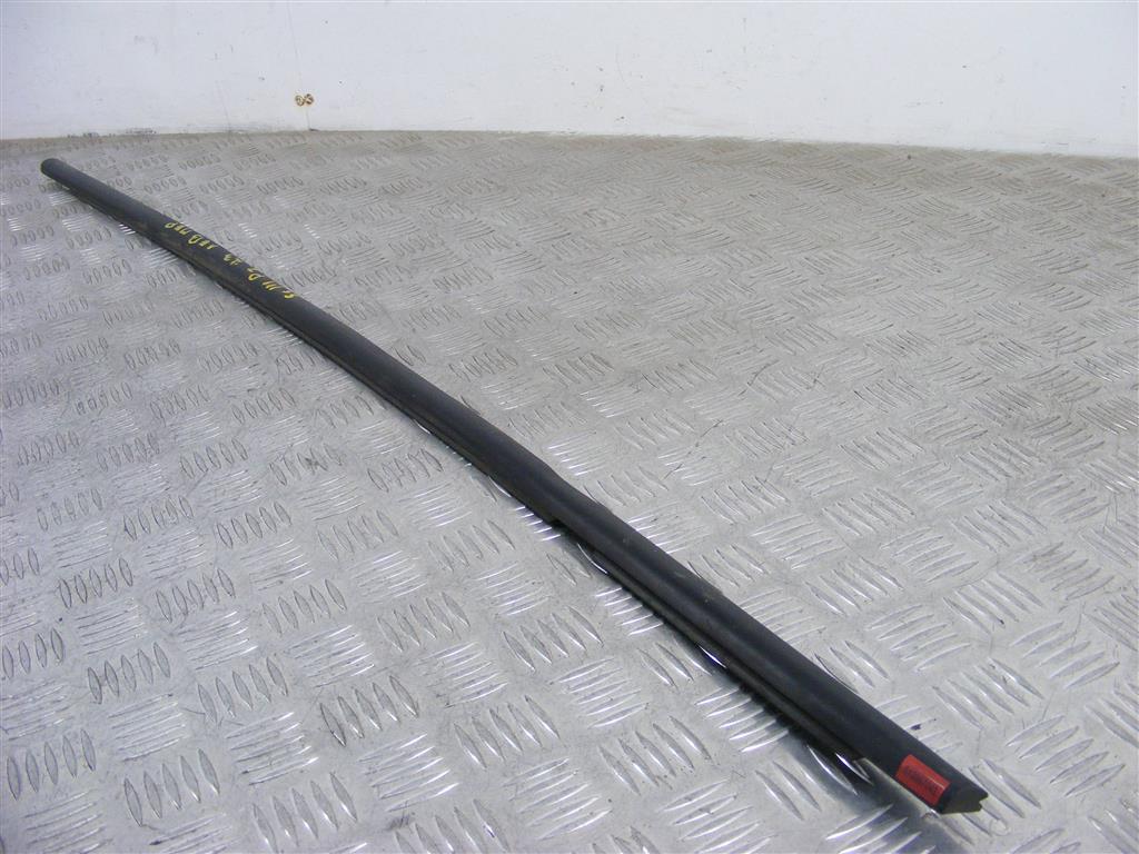 Молдинг стекла двери передней левой наружный