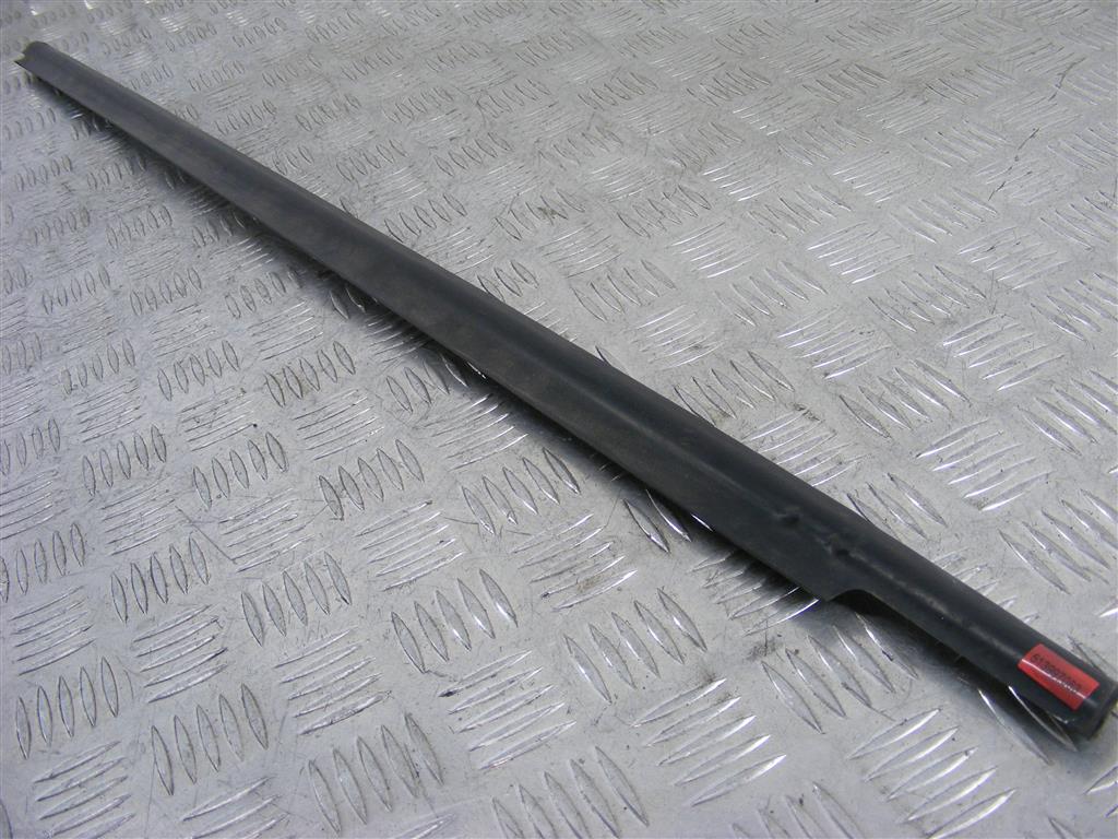 Молдинг стекла двери передней правой наружный Renault Laguna 2 (2001-2007)