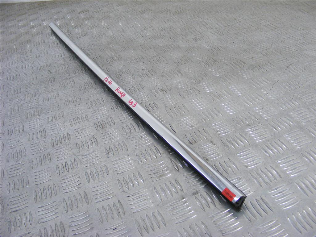 Молдинг стекла двери передней правой наружный