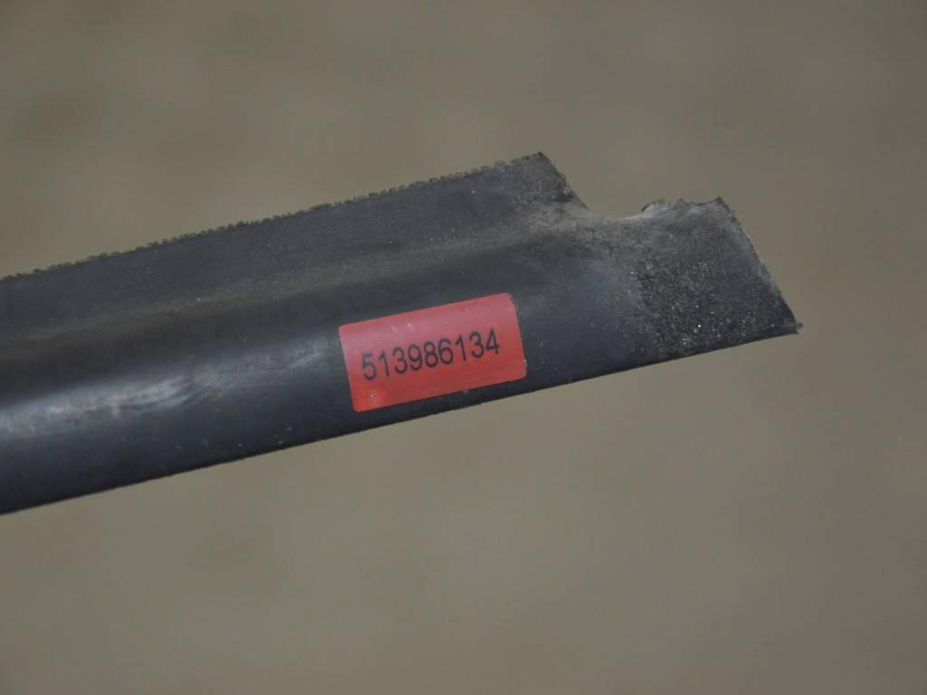 Молдинг стекла двери передней правой наружный