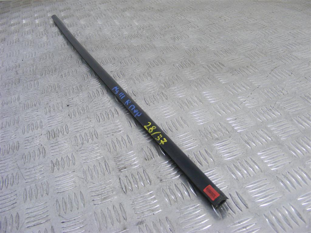 Молдинг стекла двери передней правой наружный Renault Megane 3 (2008-2019)