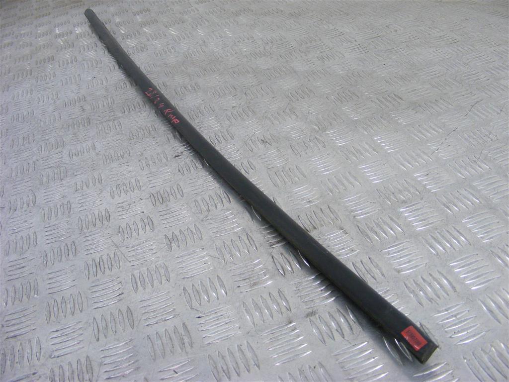 Молдинг стекла двери передней правой наружный