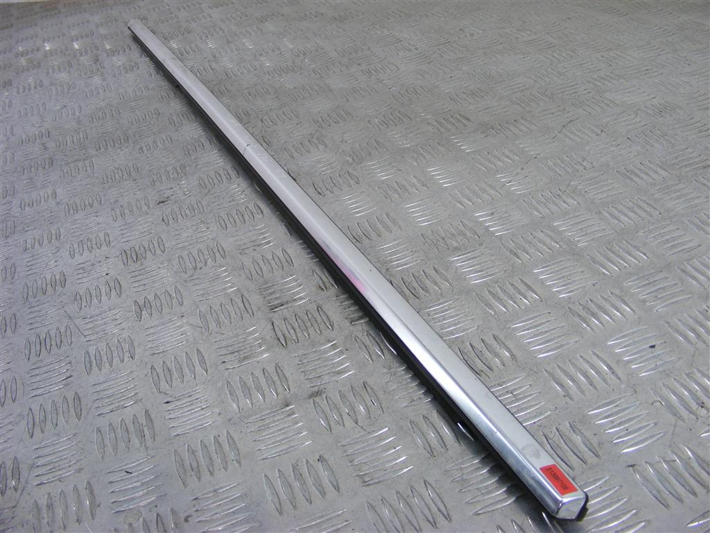 Молдинг стекла двери задней левой наружный