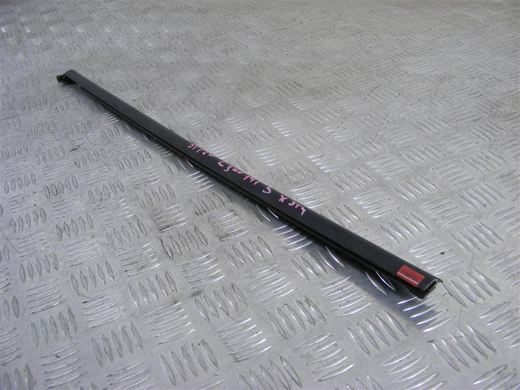 Молдинг стекла двери задней левой наружный Renault Megane 3 (2008-2019)