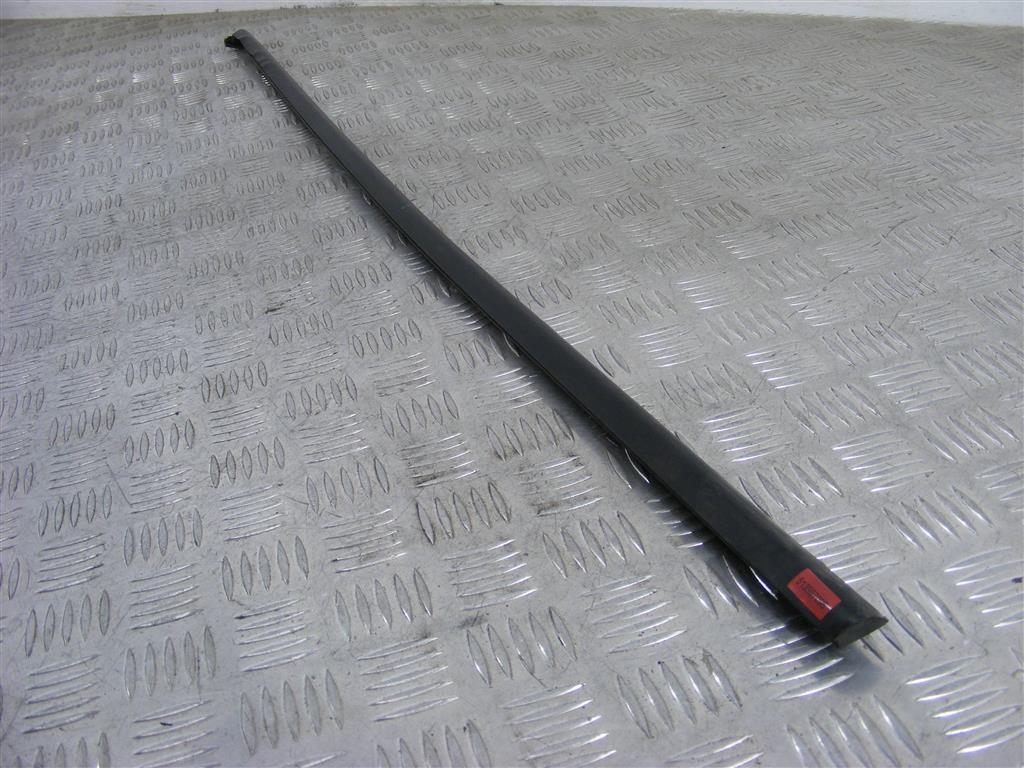 Молдинг стекла двери задней левой наружный Renault Megane 3 (2008-2019)