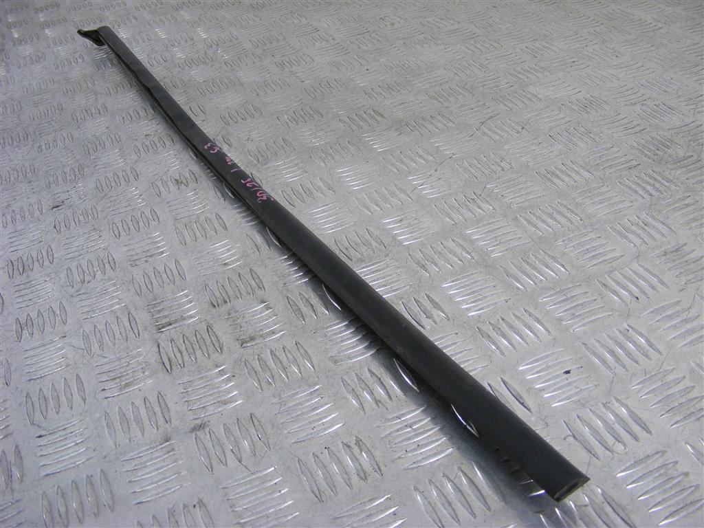 Молдинг стекла двери задней левой наружный